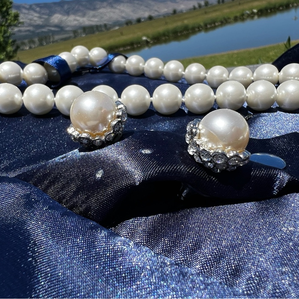 CLEARANCE NWT Stauer Women’s Pearl Jewelry Set Necklace Bracelet and Earrings - Picture 6 of 15